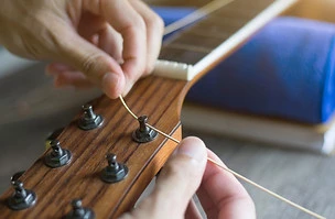 Change%20the%20acoustic%20guitar%20strin